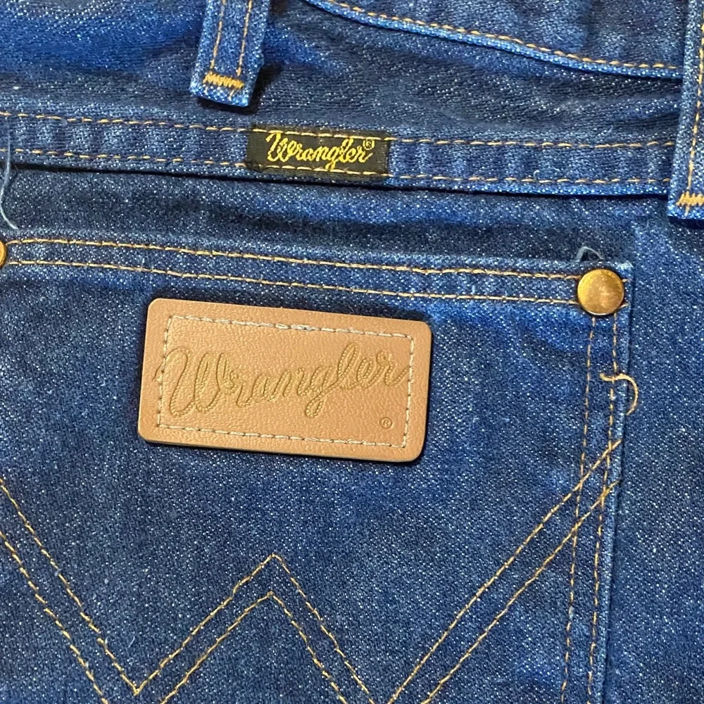 Wrangler Men's Classic 13MWZ Jeans. Size 36x38 - Picture 2 of 3